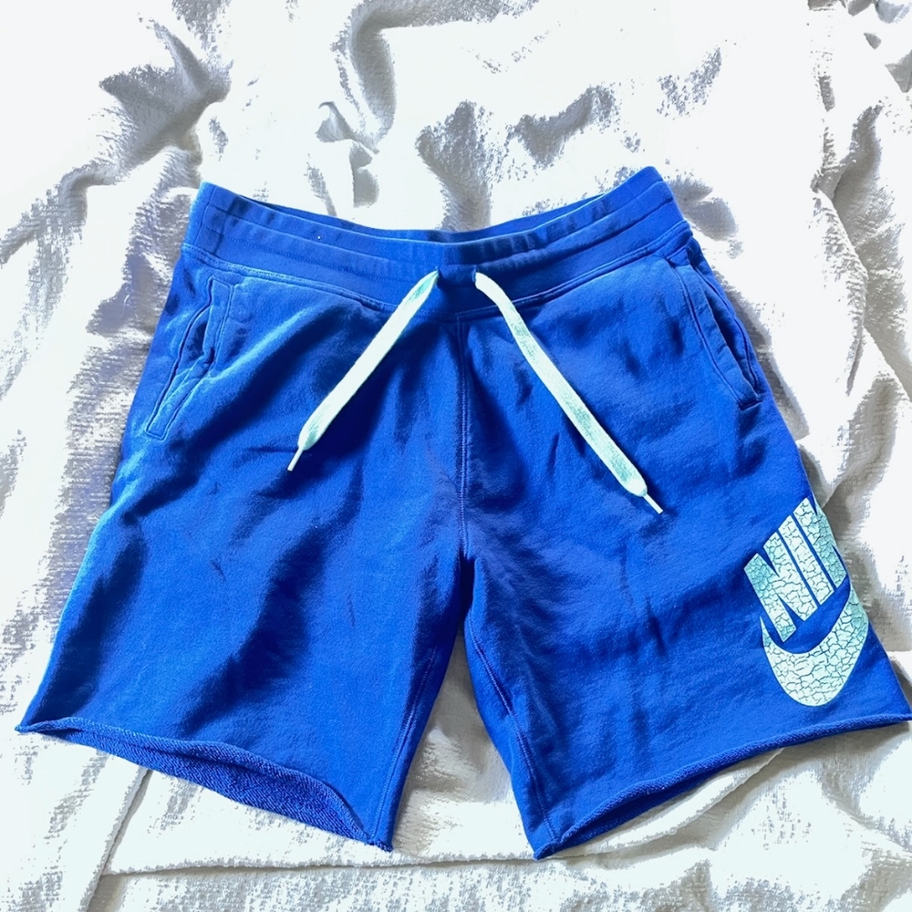 Nike AW77 Sportswear alumni